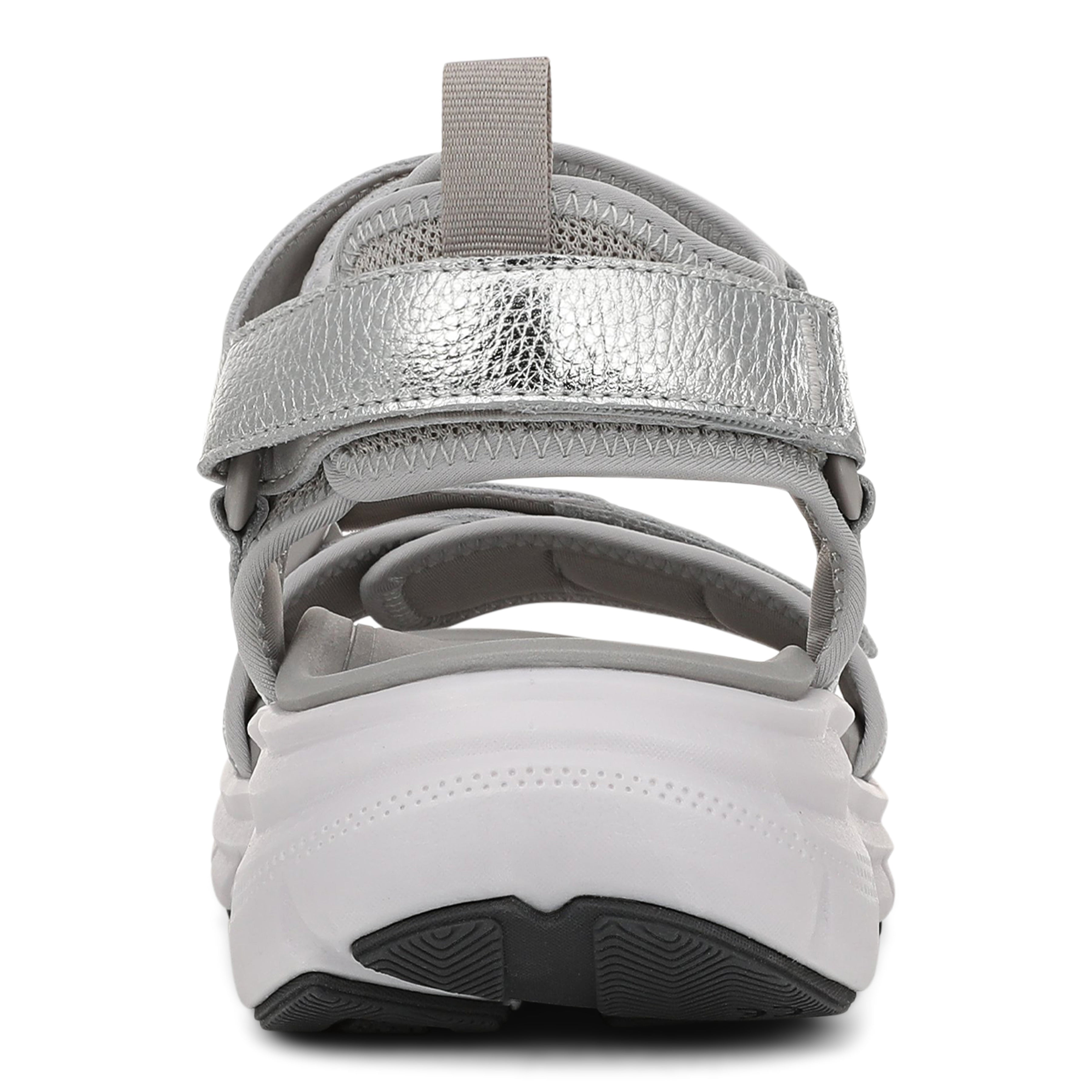 color:silver