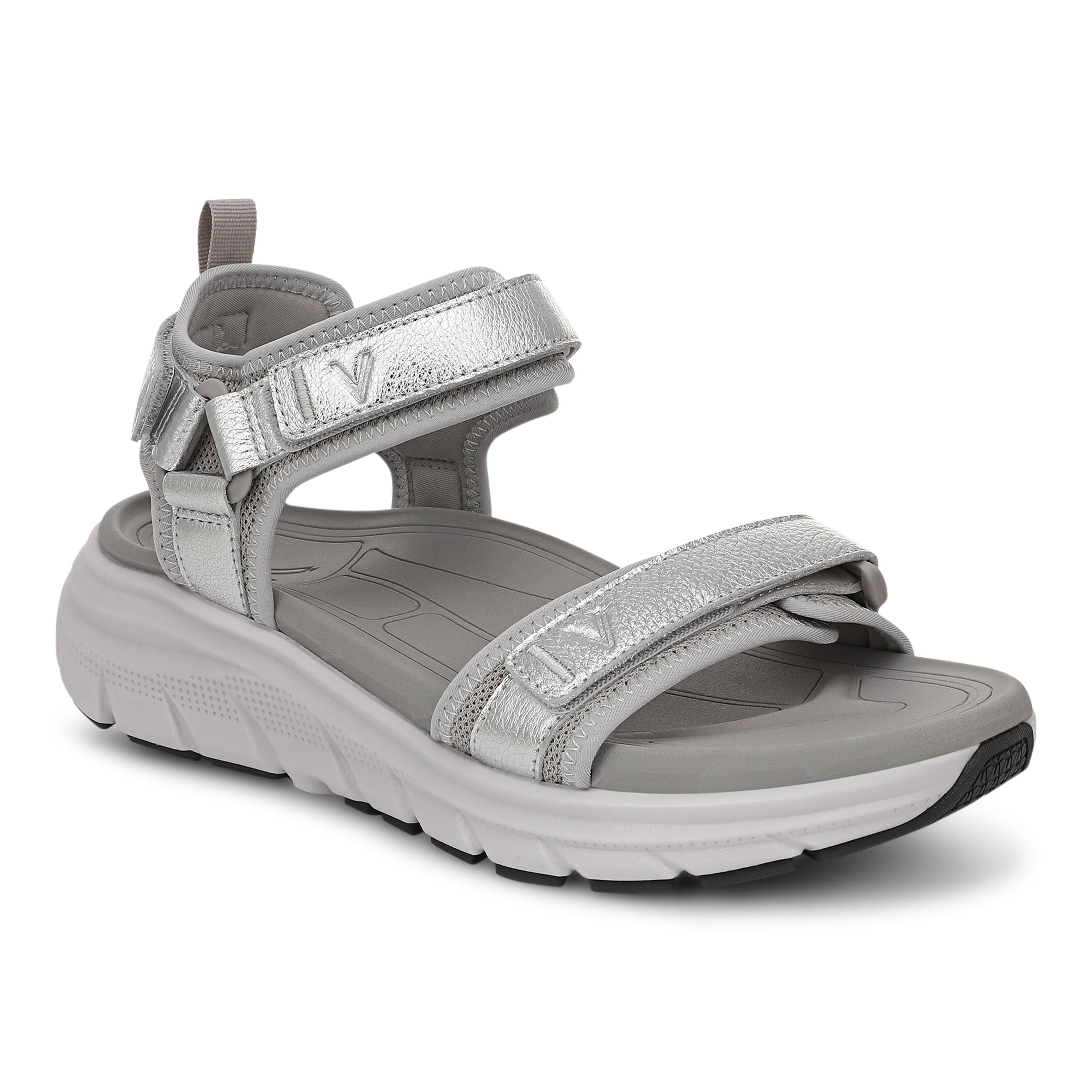 color:silver