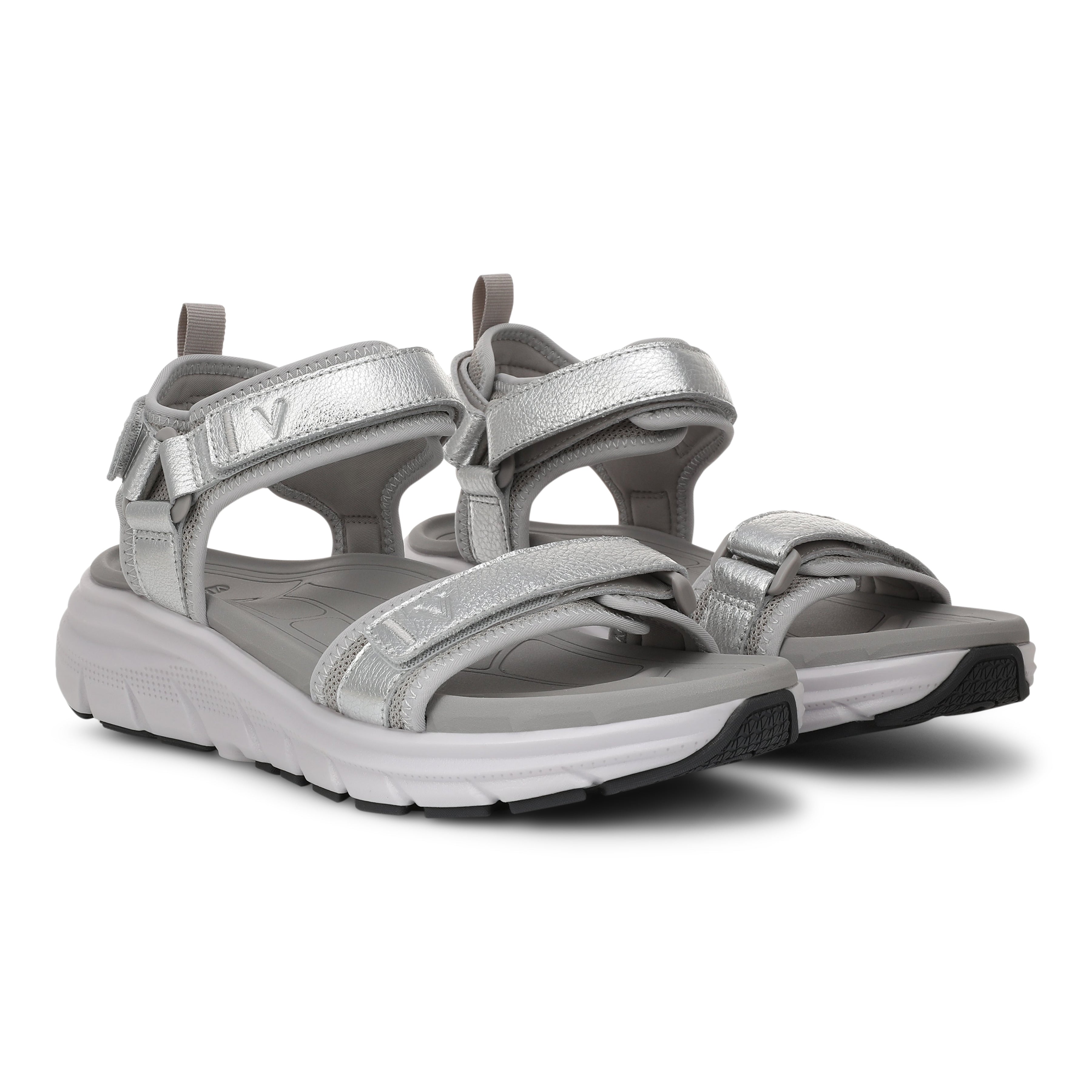 color:silver